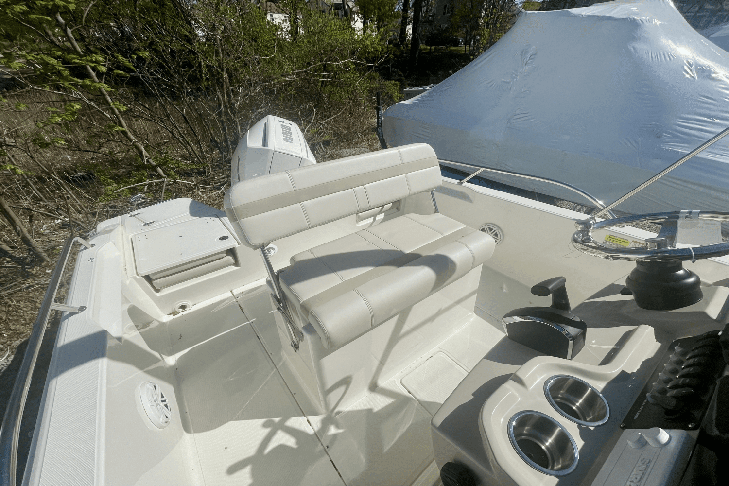 2025 Boston Whaler 220 Dauntless Image Thumbnail #5
