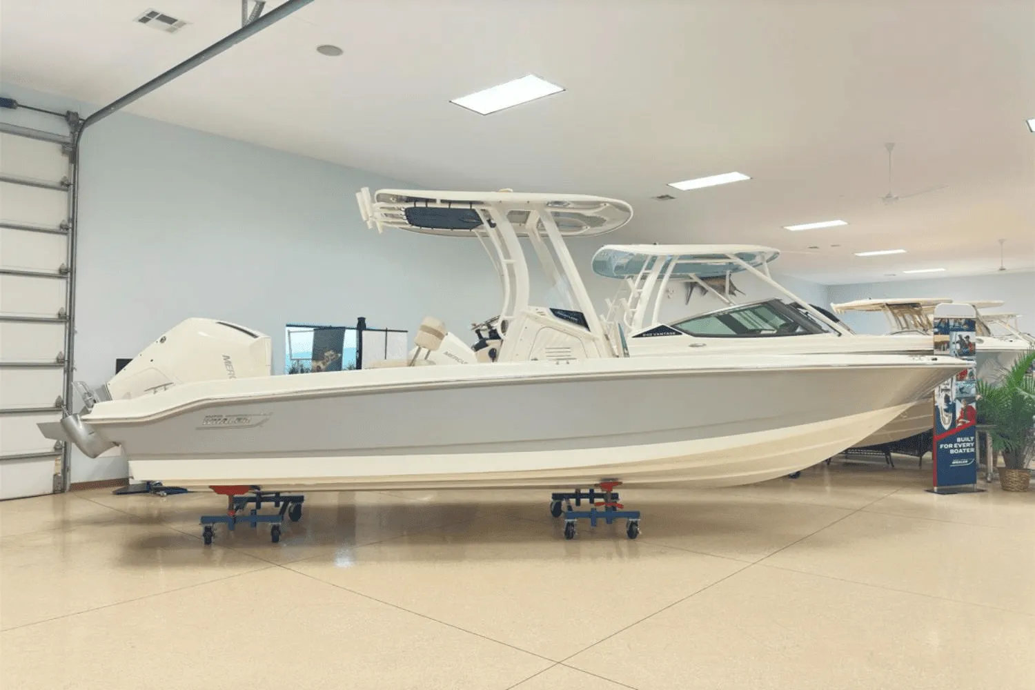 2025 Boston Whaler 220 Dauntless Image Thumbnail #0