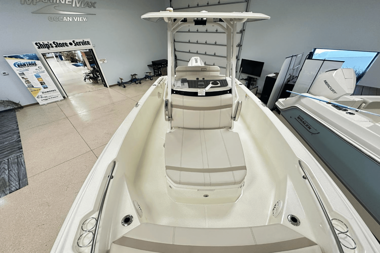 2025 Boston Whaler 220 Dauntless Image Thumbnail #15