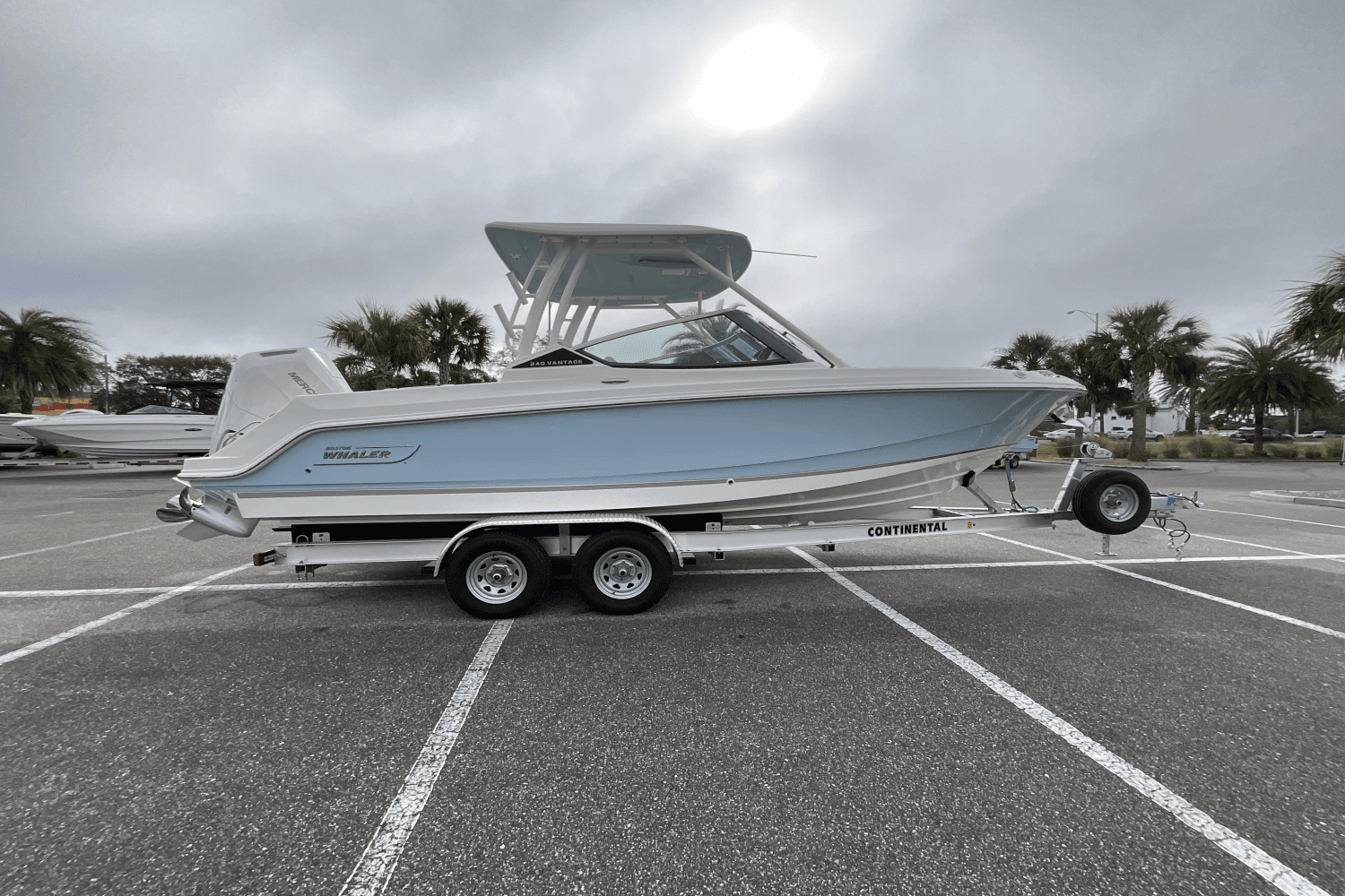 2025 Boston Whaler 240 Vantage Image Thumbnail #7