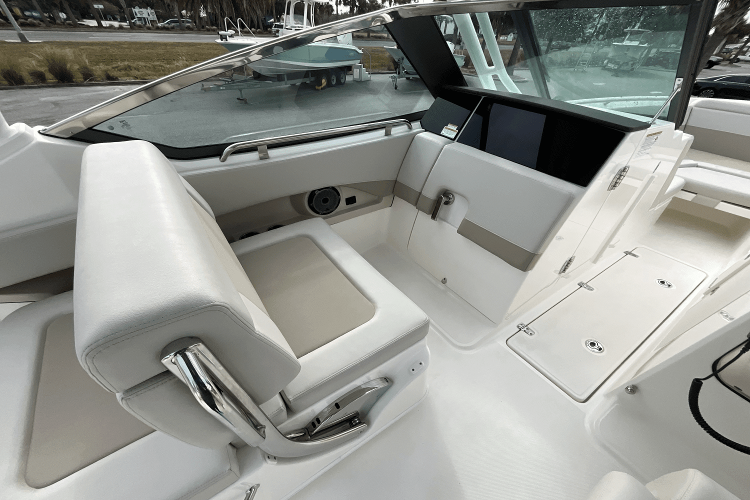 2025 Boston Whaler 240 Vantage Image Thumbnail #15
