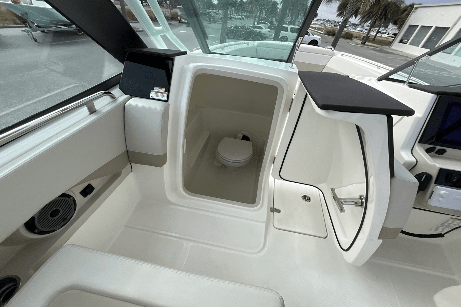 2025 Boston Whaler 240 Vantage Image Thumbnail #16