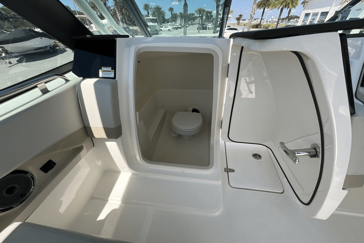 2025 Boston Whaler 240 Vantage Image Thumbnail #14