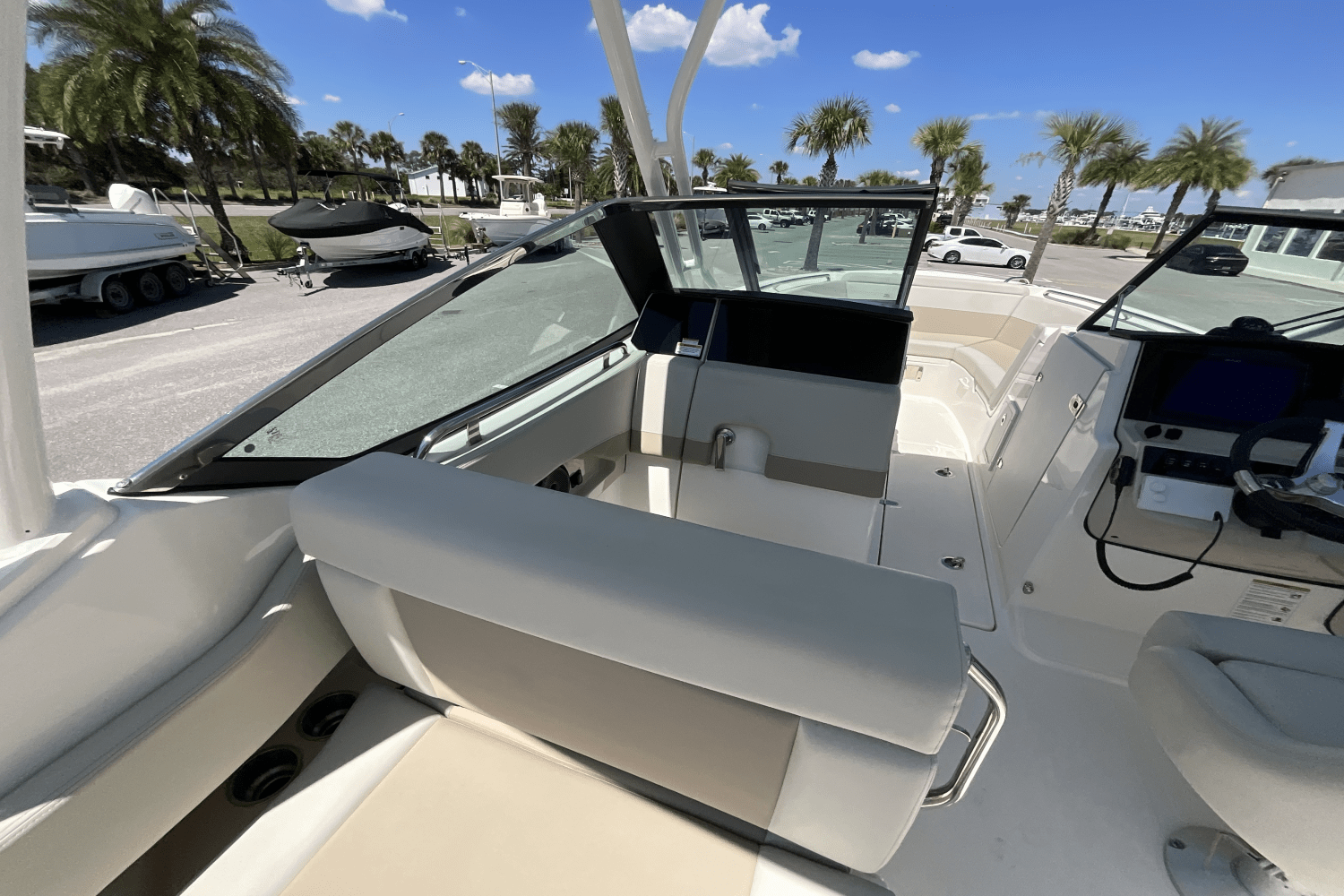 2025 Boston Whaler 240 Vantage Image Thumbnail #11