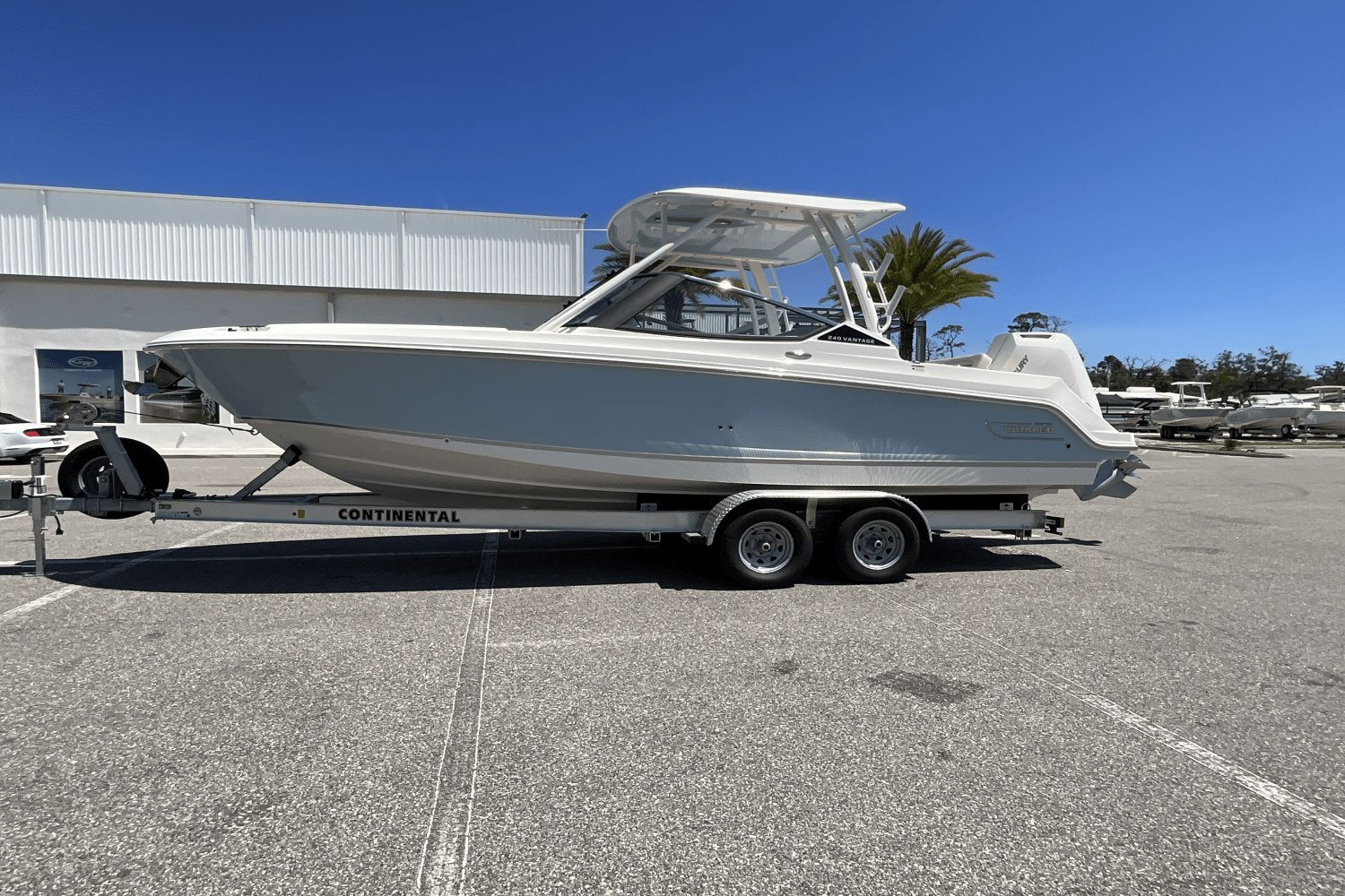 2025 Boston Whaler 240 Vantage Image Thumbnail #9