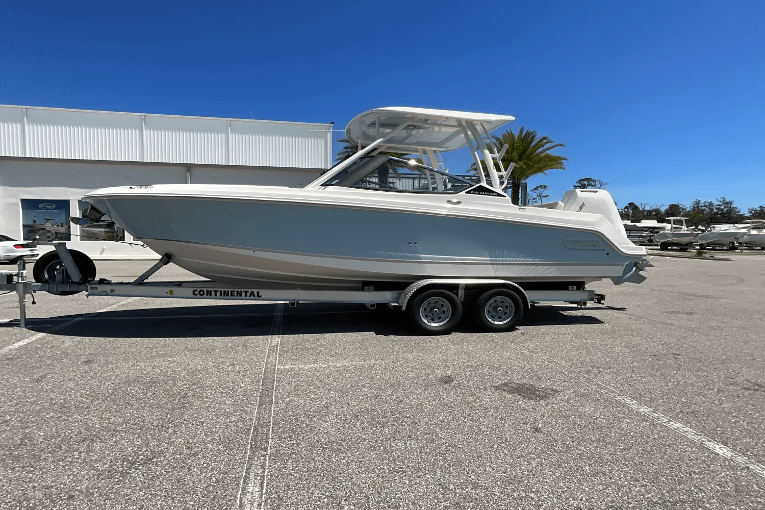 2025 Boston Whaler 240 Vantage Image Thumbnail #9