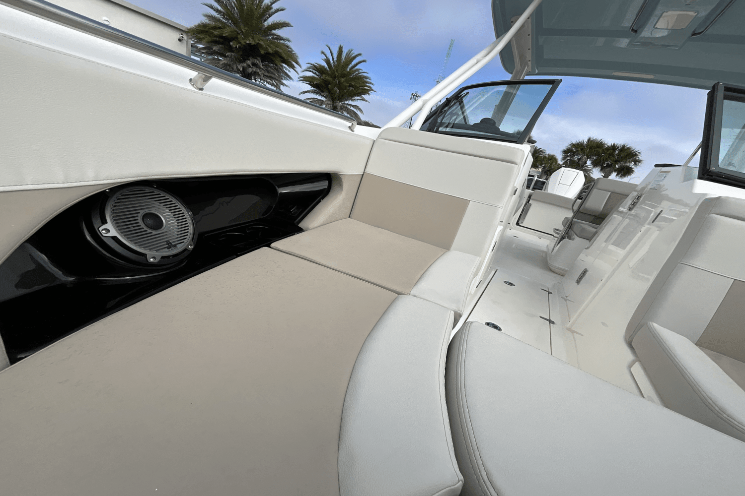 2025 Boston Whaler 240 Vantage Image Thumbnail #17