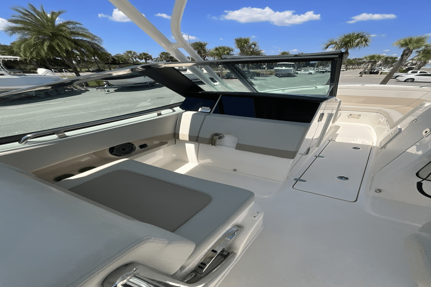 2025 Boston Whaler 240 Vantage Image Thumbnail #15