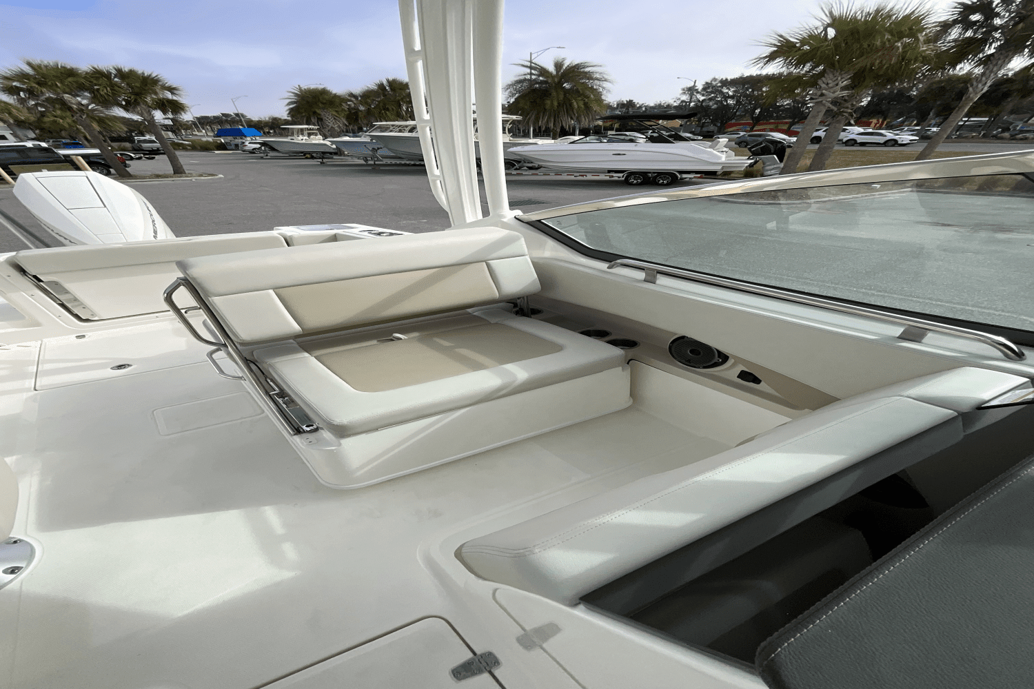 2025 Boston Whaler 240 Vantage Image Thumbnail #13