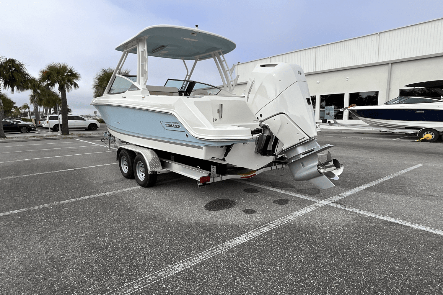 2025 Boston Whaler 240 Vantage Image Thumbnail #4