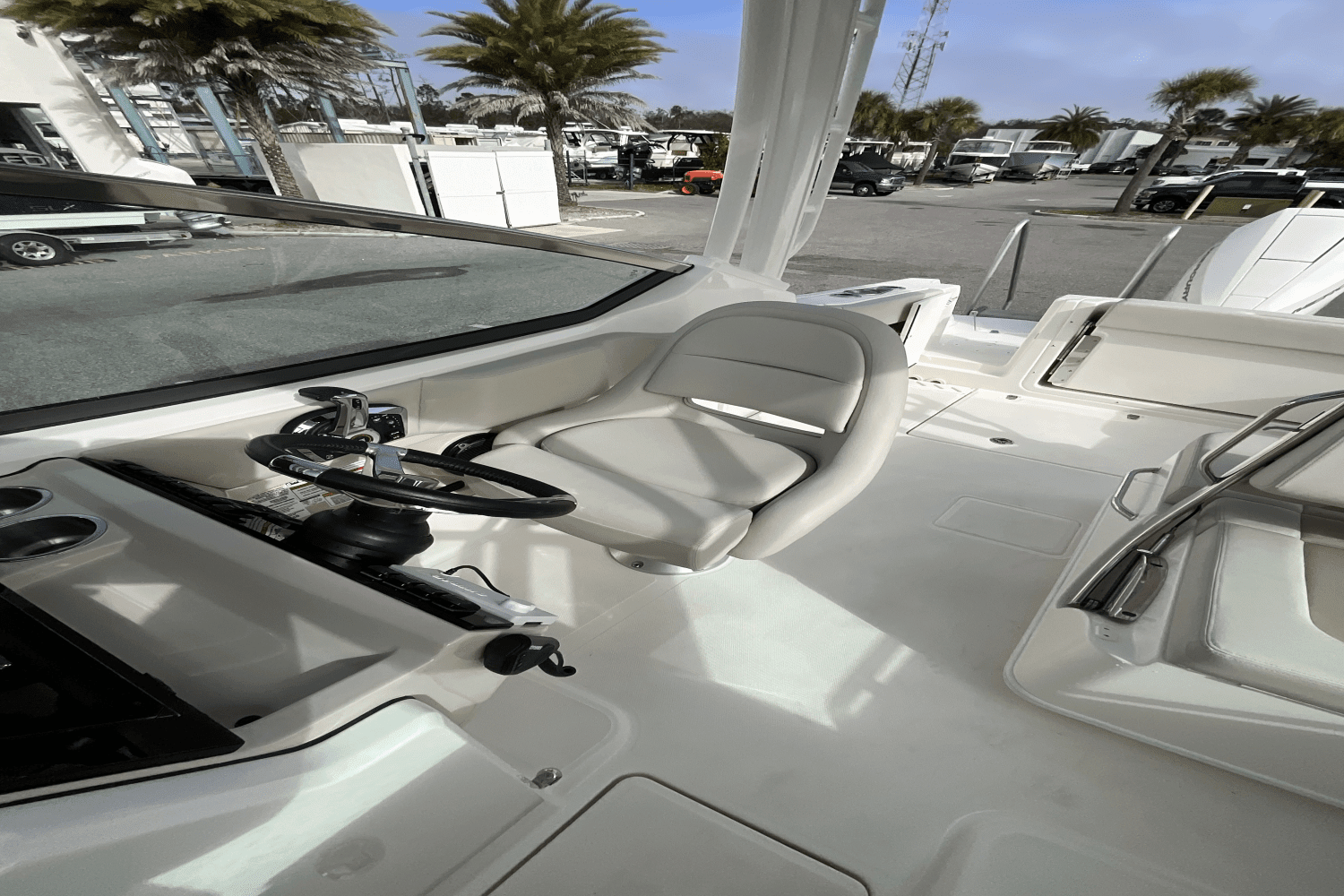 2025 Boston Whaler 240 Vantage Image Thumbnail #12