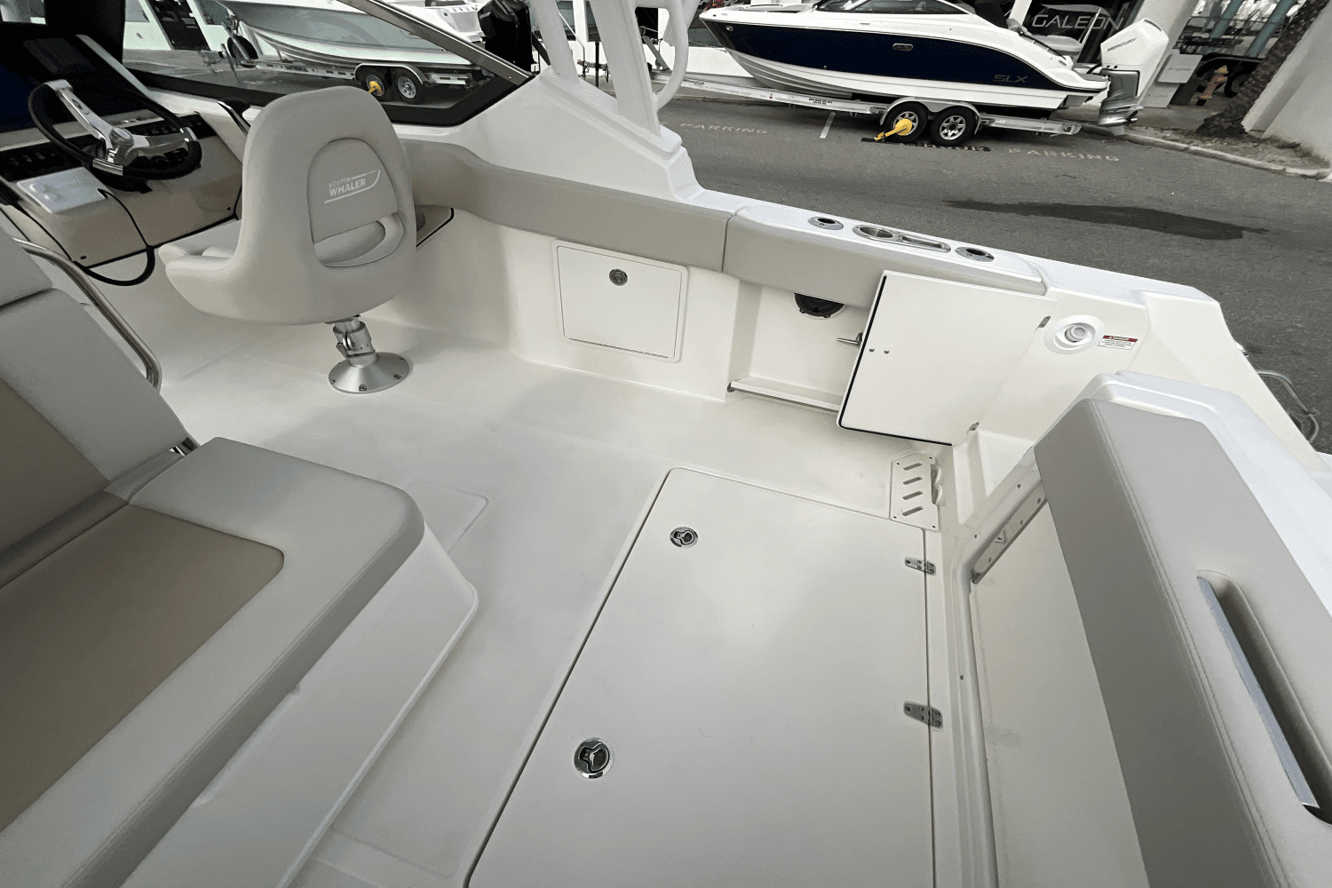 2025 Boston Whaler 240 Vantage Image Thumbnail #23