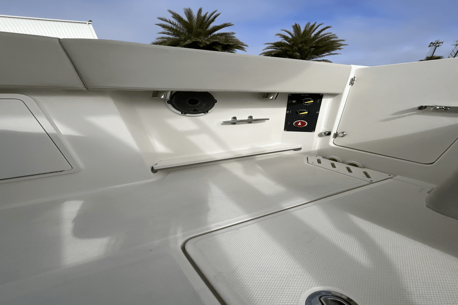 2025 Boston Whaler 240 Vantage Image Thumbnail #8