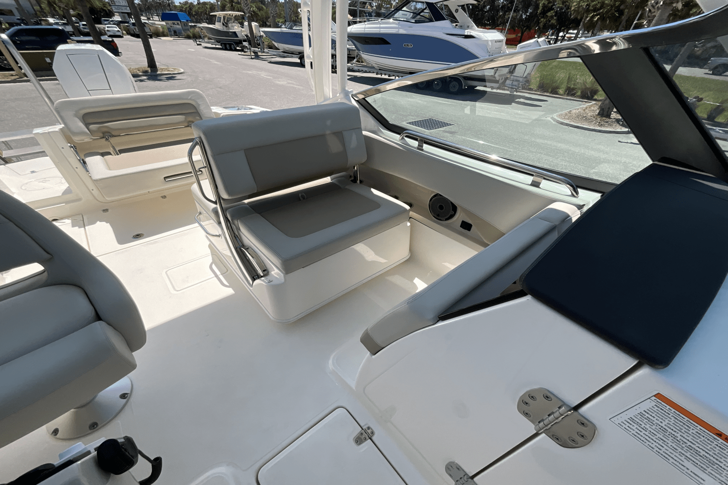 2025 Boston Whaler 240 Vantage Image Thumbnail #10
