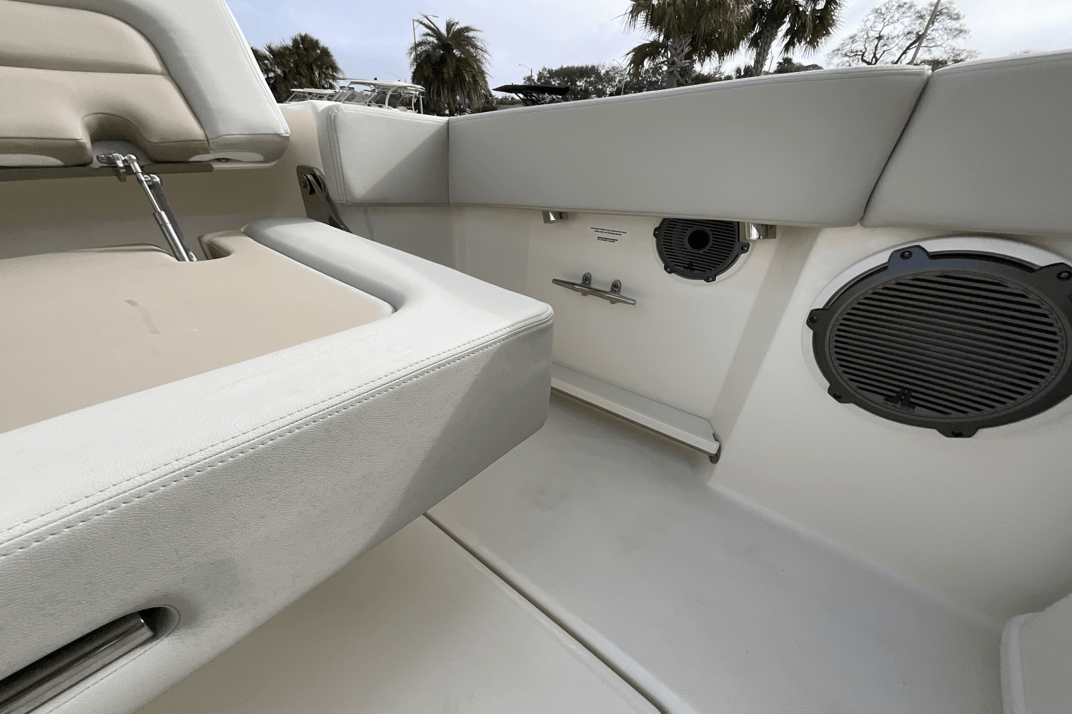 2025 Boston Whaler 240 Vantage Image Thumbnail #11