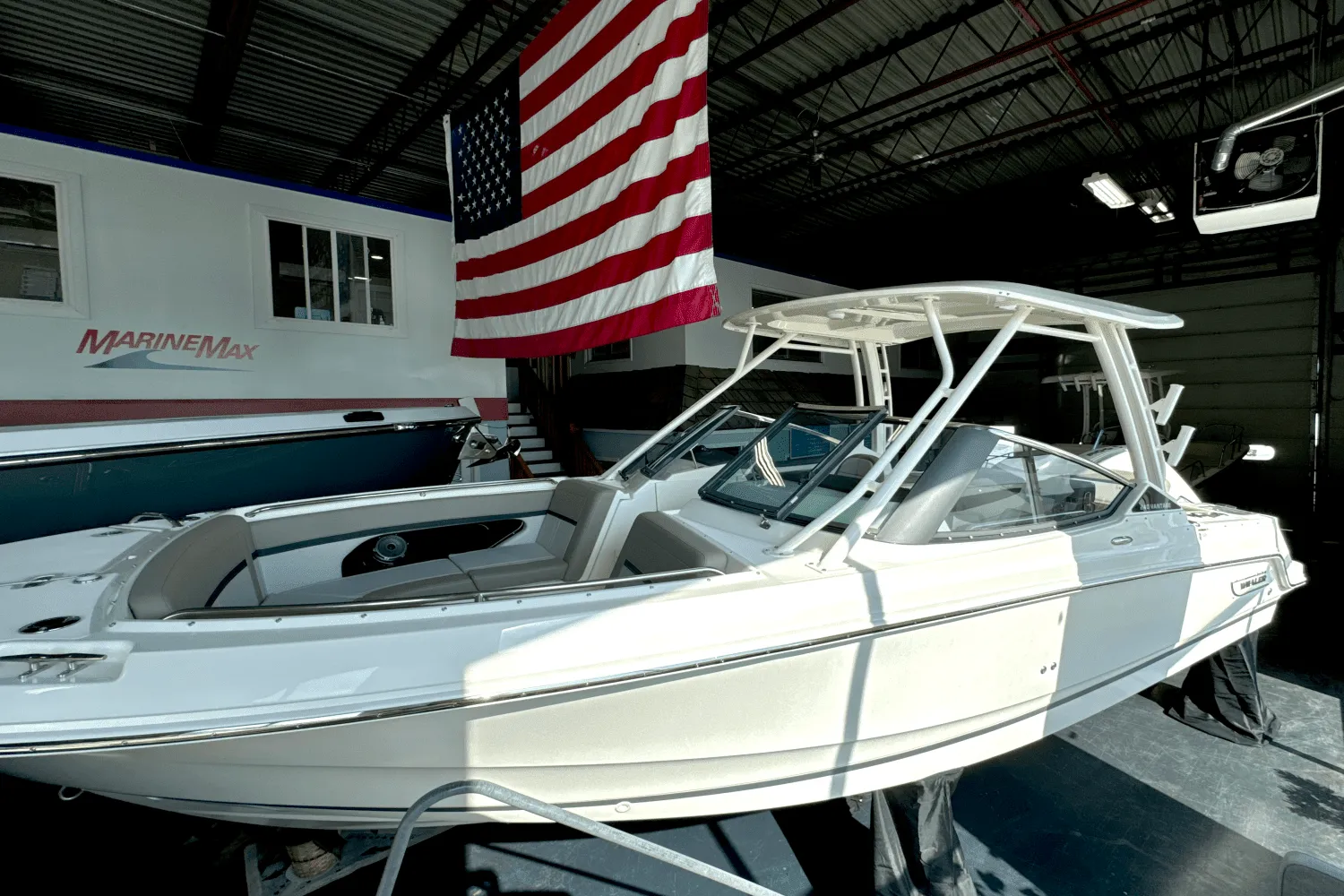 2025 Boston Whaler 240 Vantage Image Thumbnail #3
