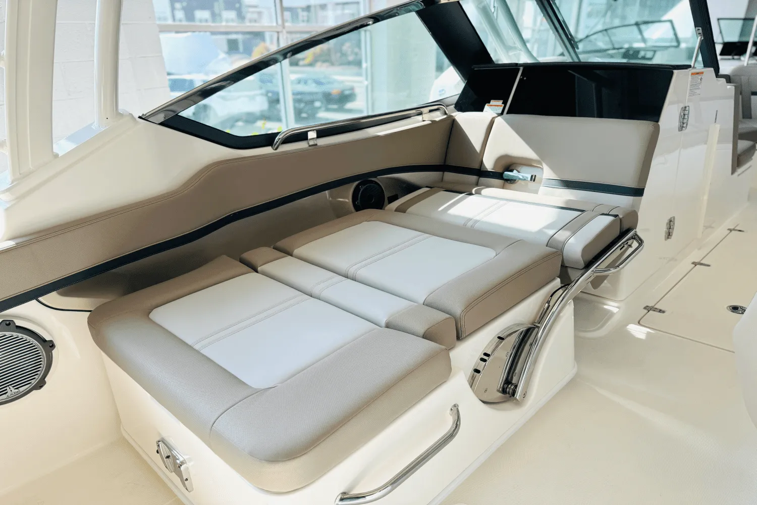 2025 Boston Whaler 240 Vantage Image Thumbnail #26