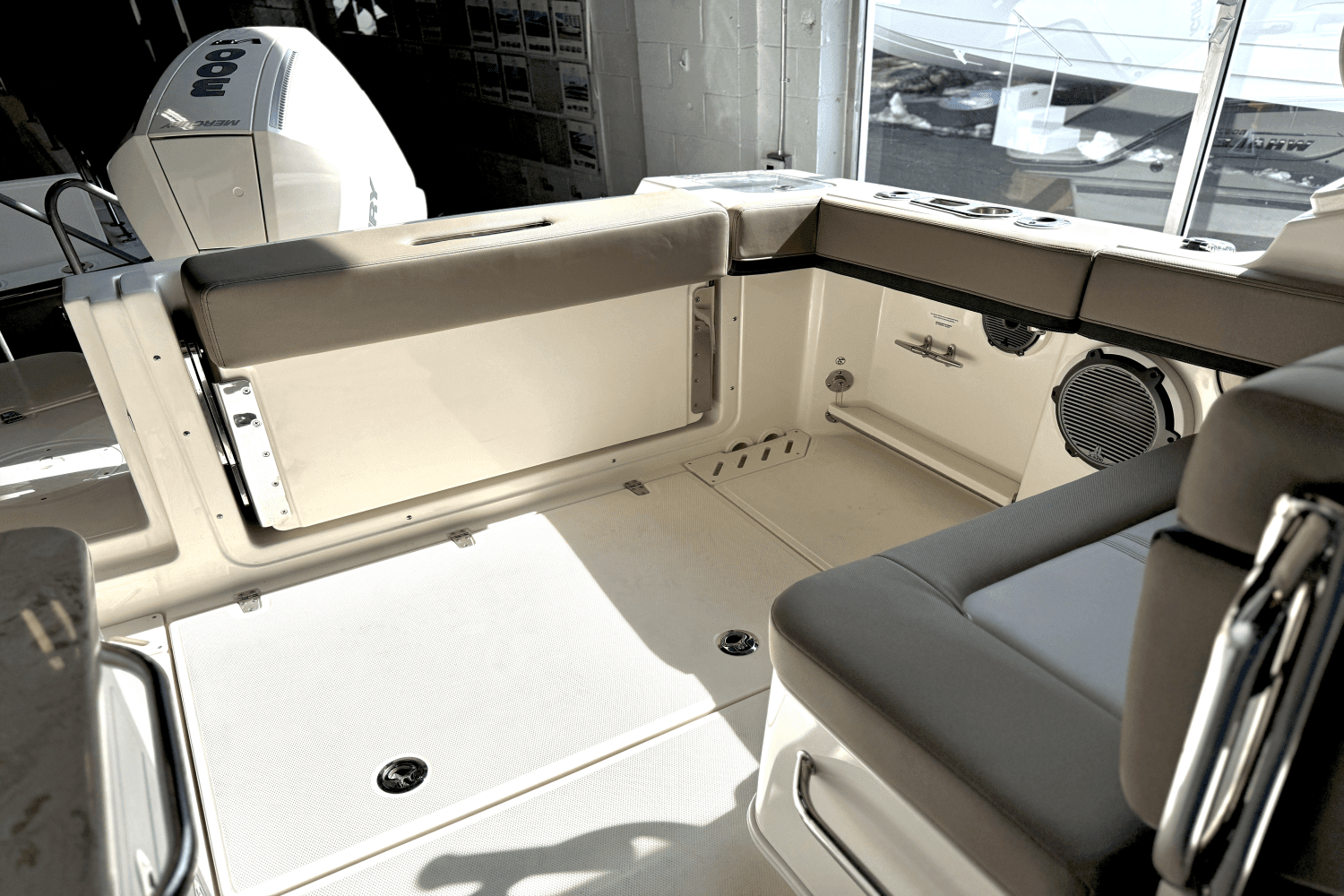 2025 Boston Whaler 240 Vantage Image Thumbnail #13
