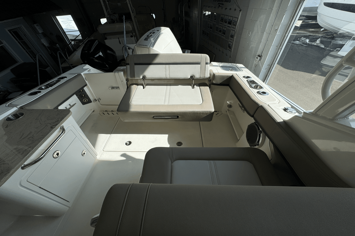 2025 Boston Whaler 240 Vantage Image Thumbnail #16