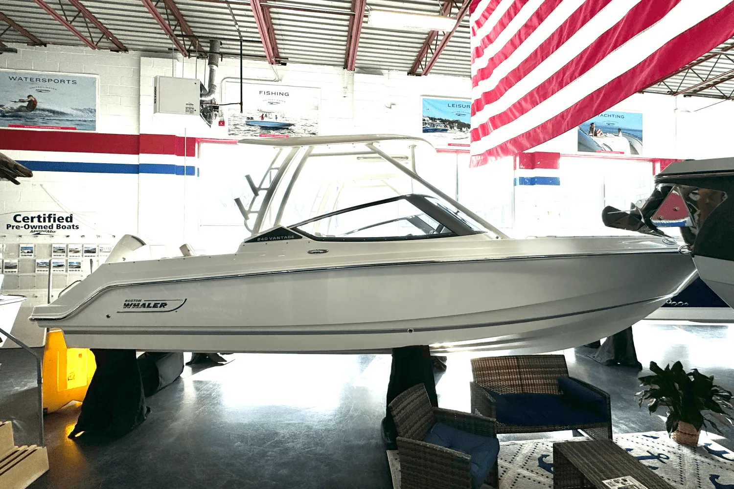 2025 Boston Whaler 240 Vantage Image Thumbnail #0