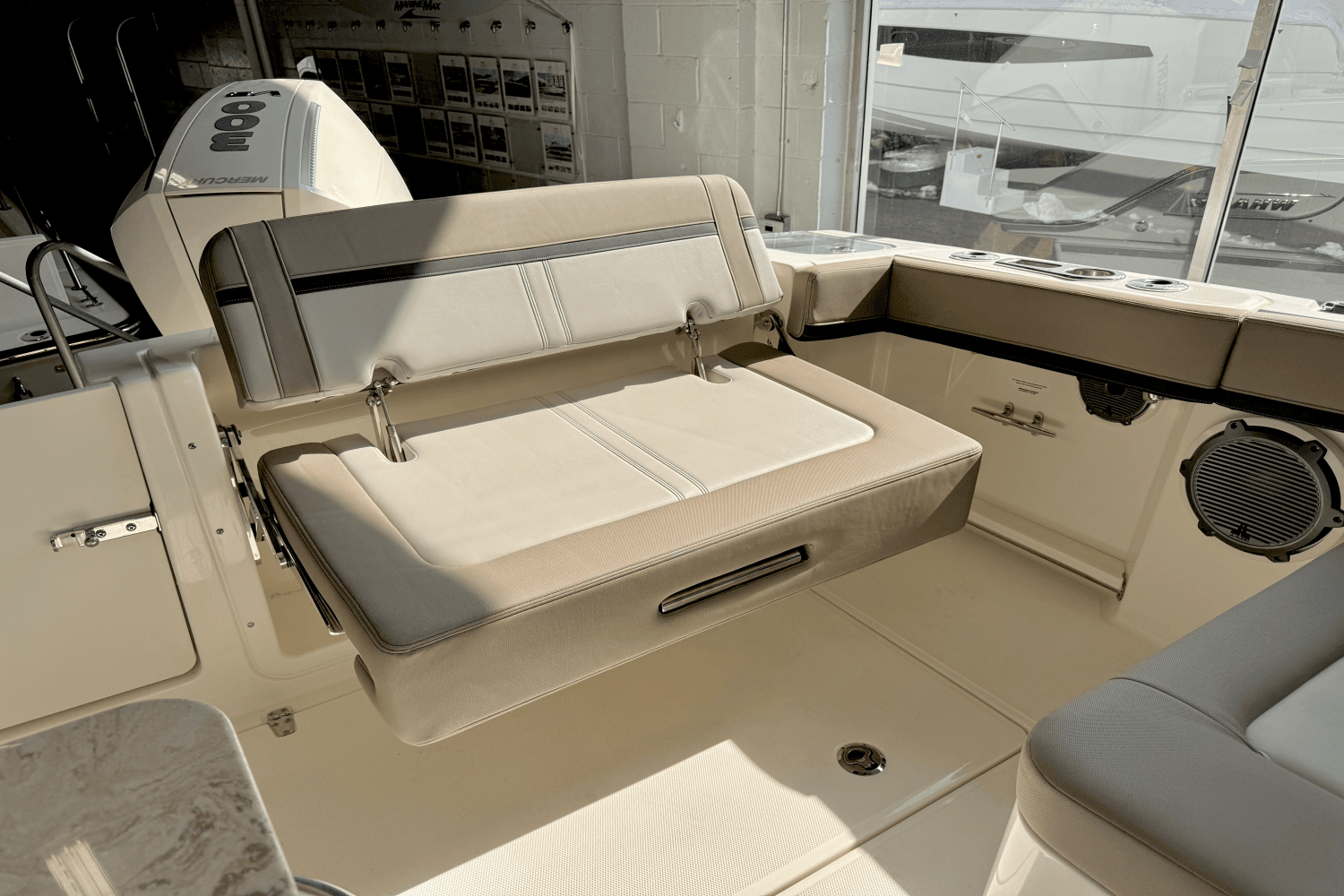 2025 Boston Whaler 240 Vantage Image Thumbnail #15