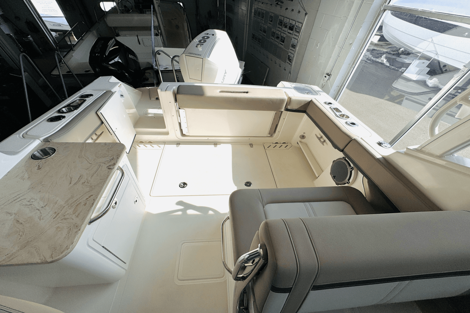 2025 Boston Whaler 240 Vantage Image Thumbnail #12