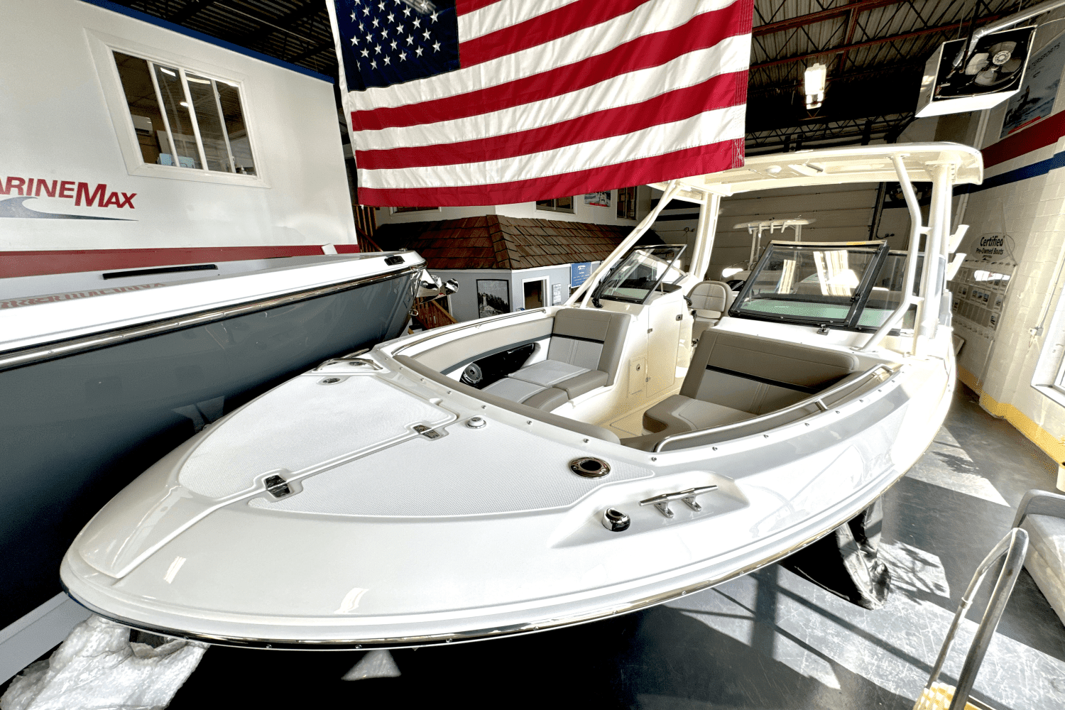 2025 Boston Whaler 240 Vantage Image Thumbnail #2