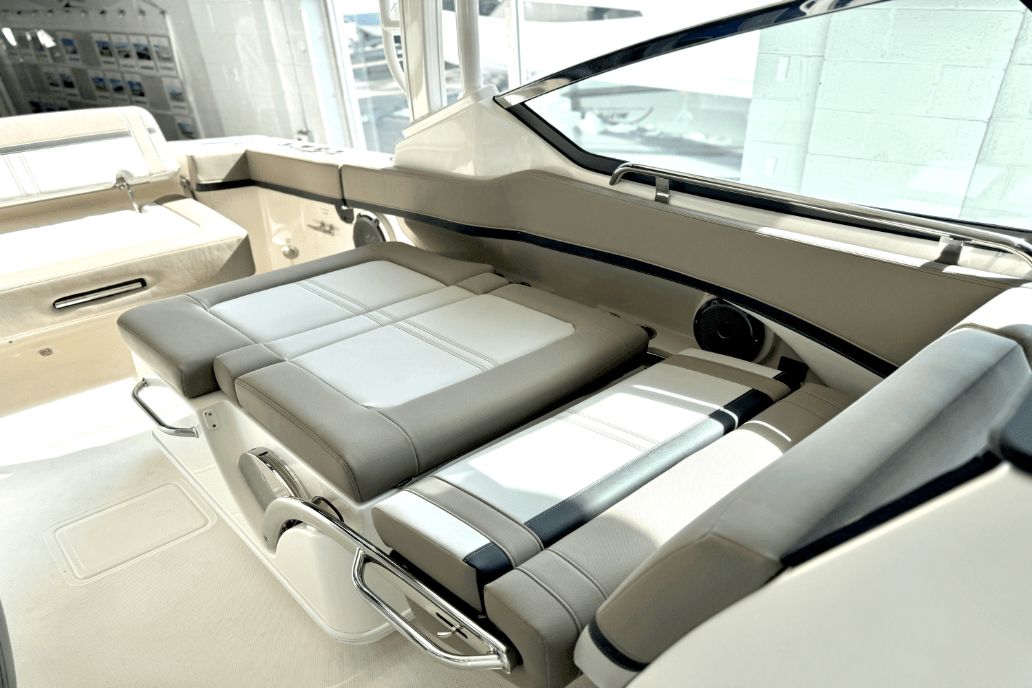 2025 Boston Whaler 240 Vantage Image Thumbnail #27