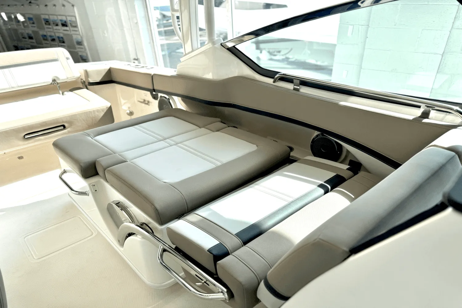2025 Boston Whaler 240 Vantage Image Thumbnail #27