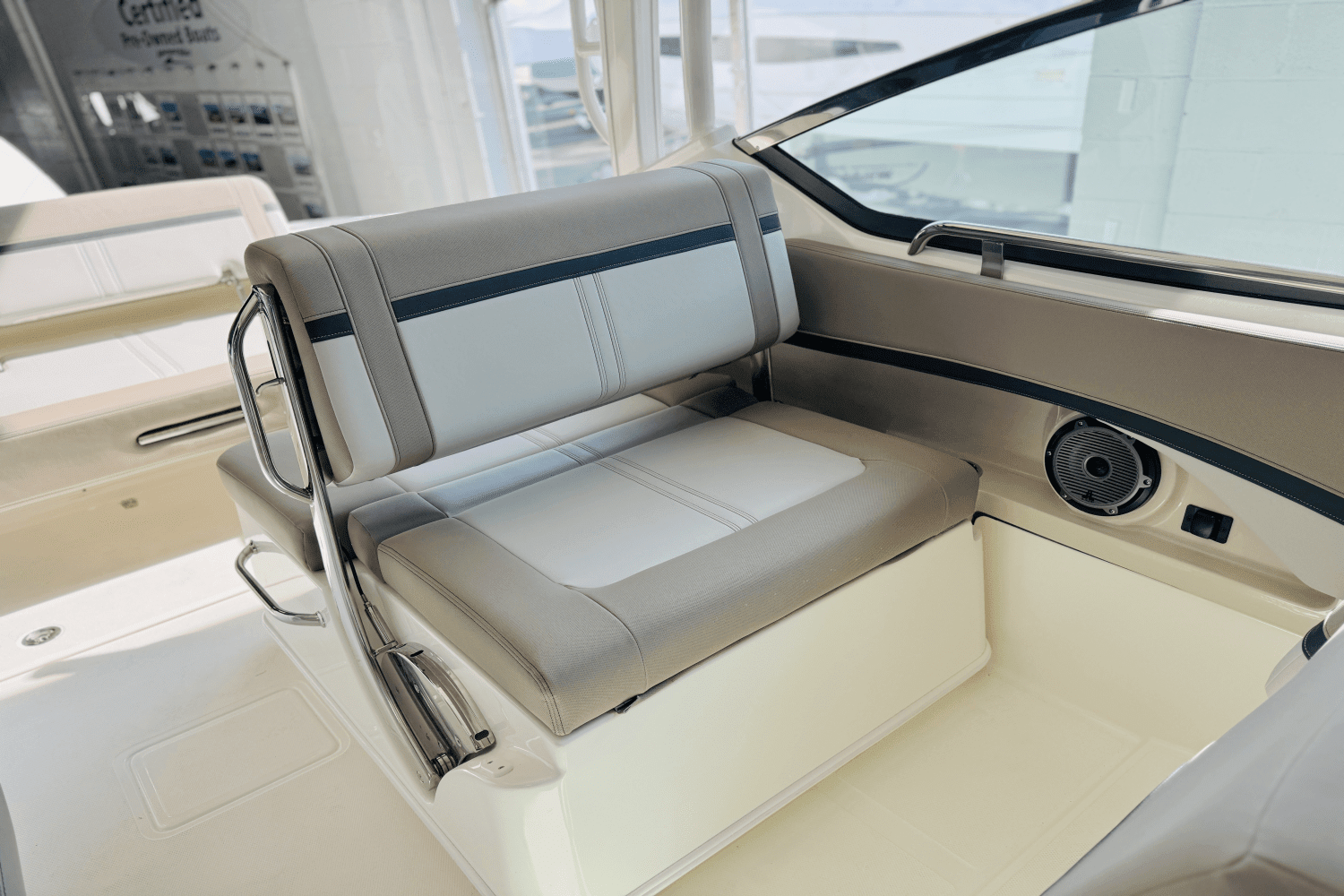 2025 Boston Whaler 240 Vantage Image Thumbnail #28
