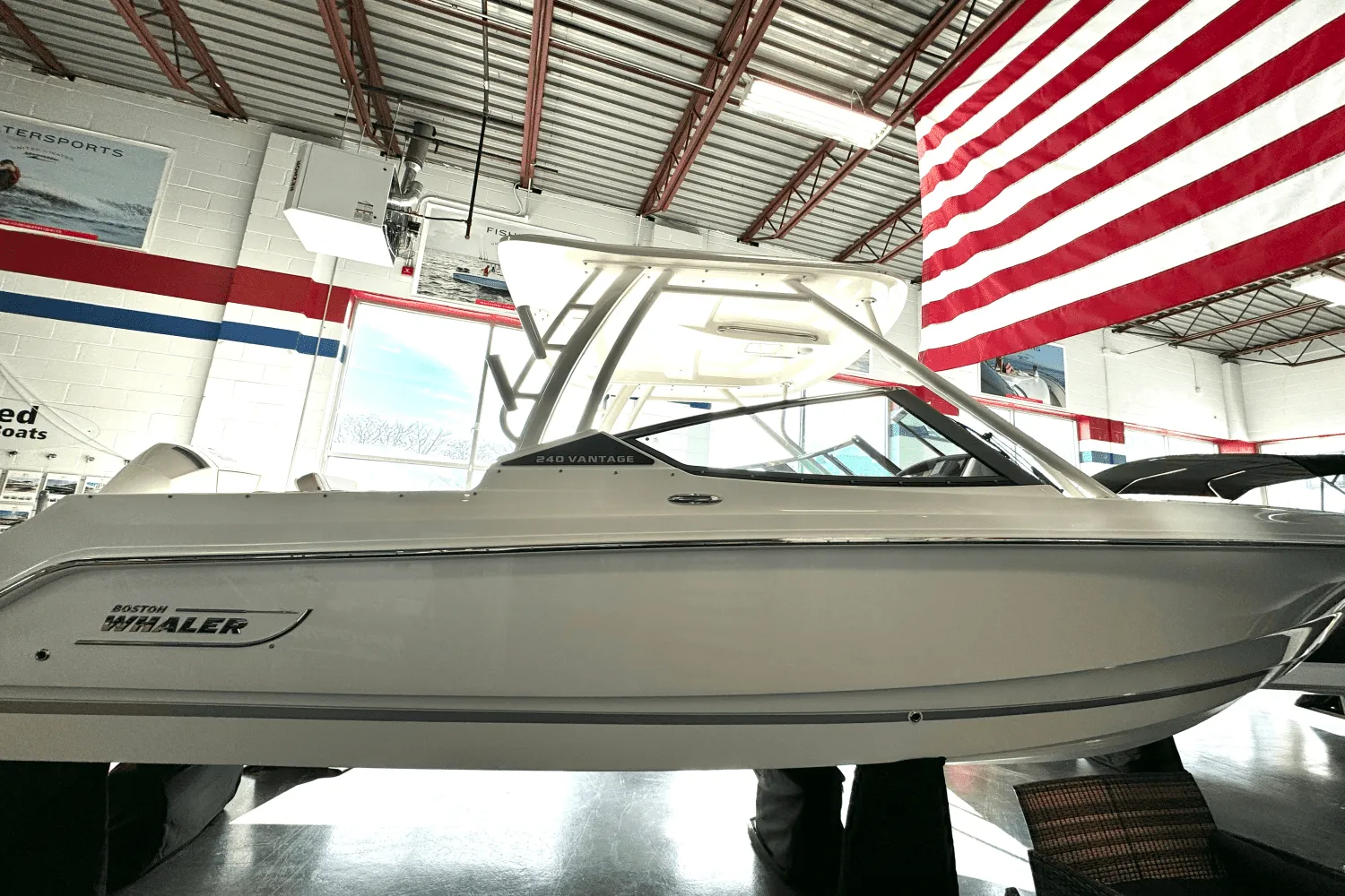 2025 Boston Whaler 240 Vantage Image Thumbnail #1