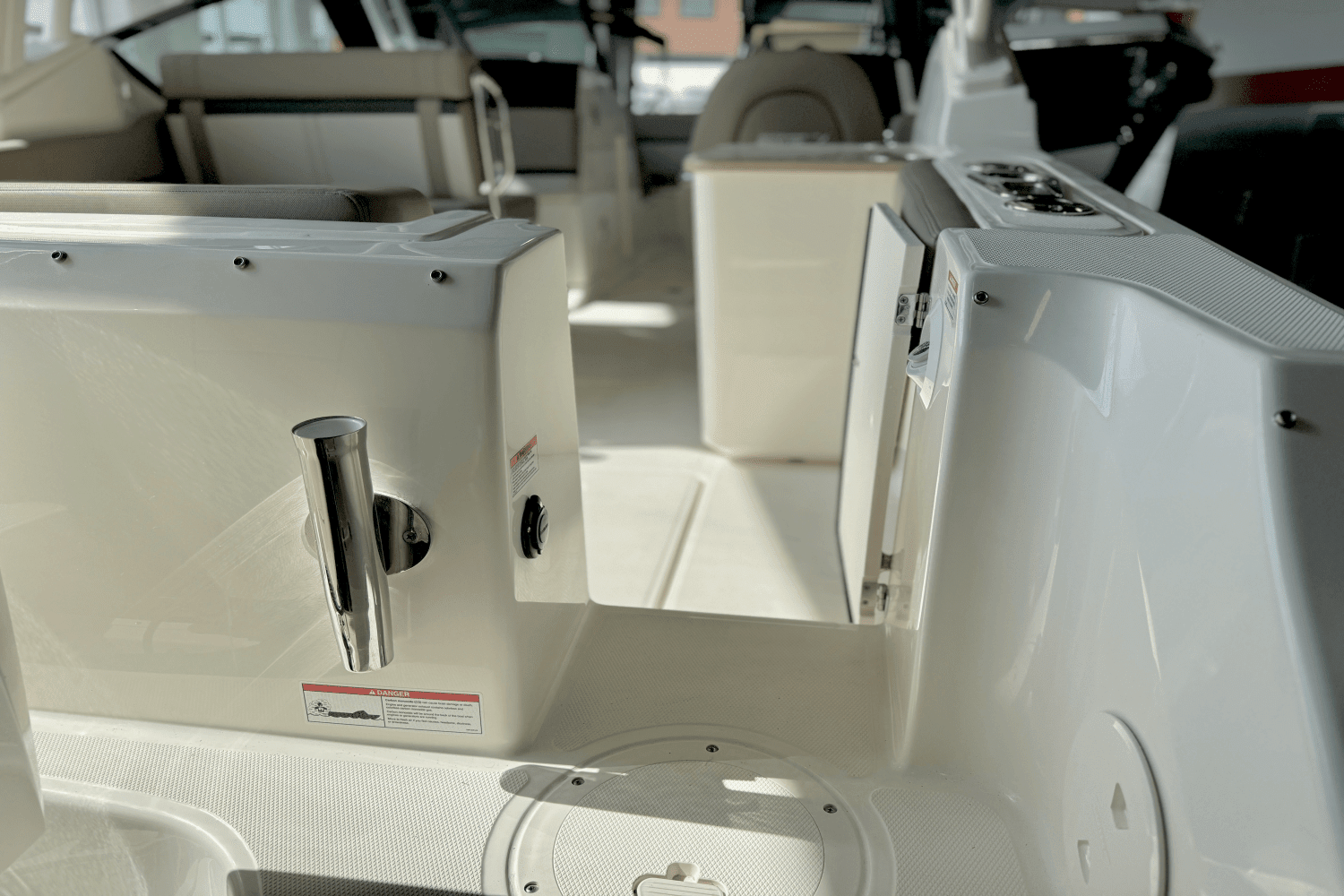 2025 Boston Whaler 240 Vantage Image Thumbnail #9