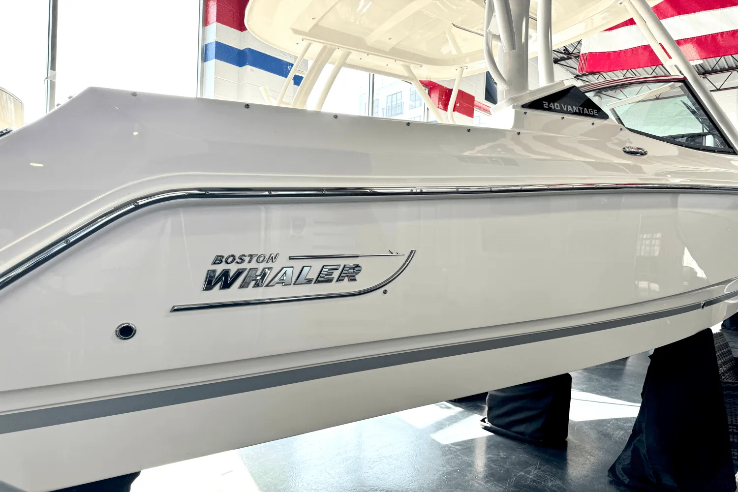 2025 Boston Whaler 240 Vantage Image Thumbnail #5