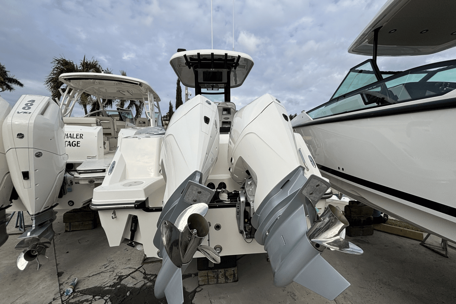 2025 Boston Whaler 250 Outrage Image Thumbnail #3