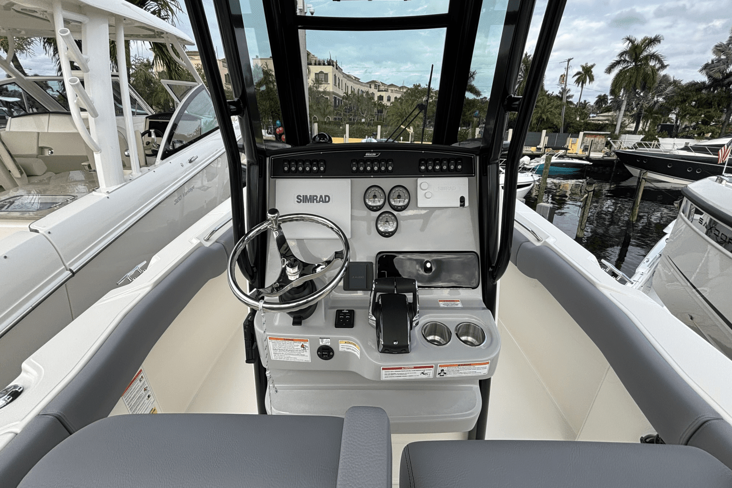 2025 Boston Whaler 250 Outrage Image Thumbnail #8