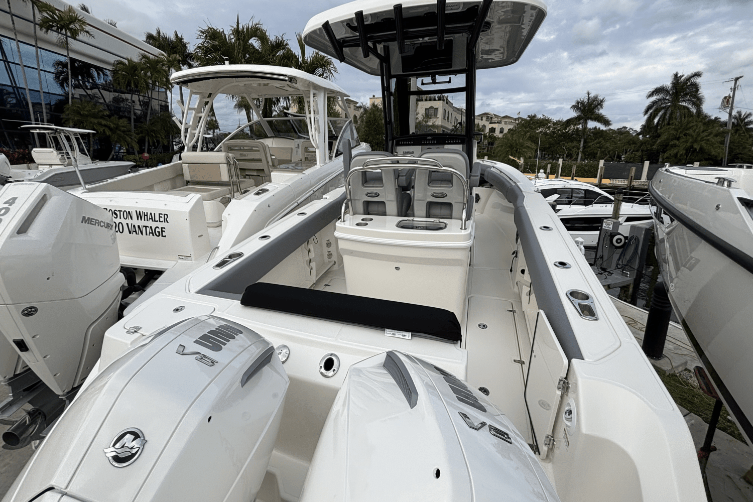 2025 Boston Whaler 250 Outrage Image Thumbnail #4