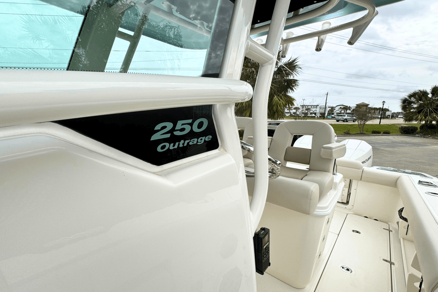 2025 Boston Whaler 250 Outrage Image Thumbnail #17