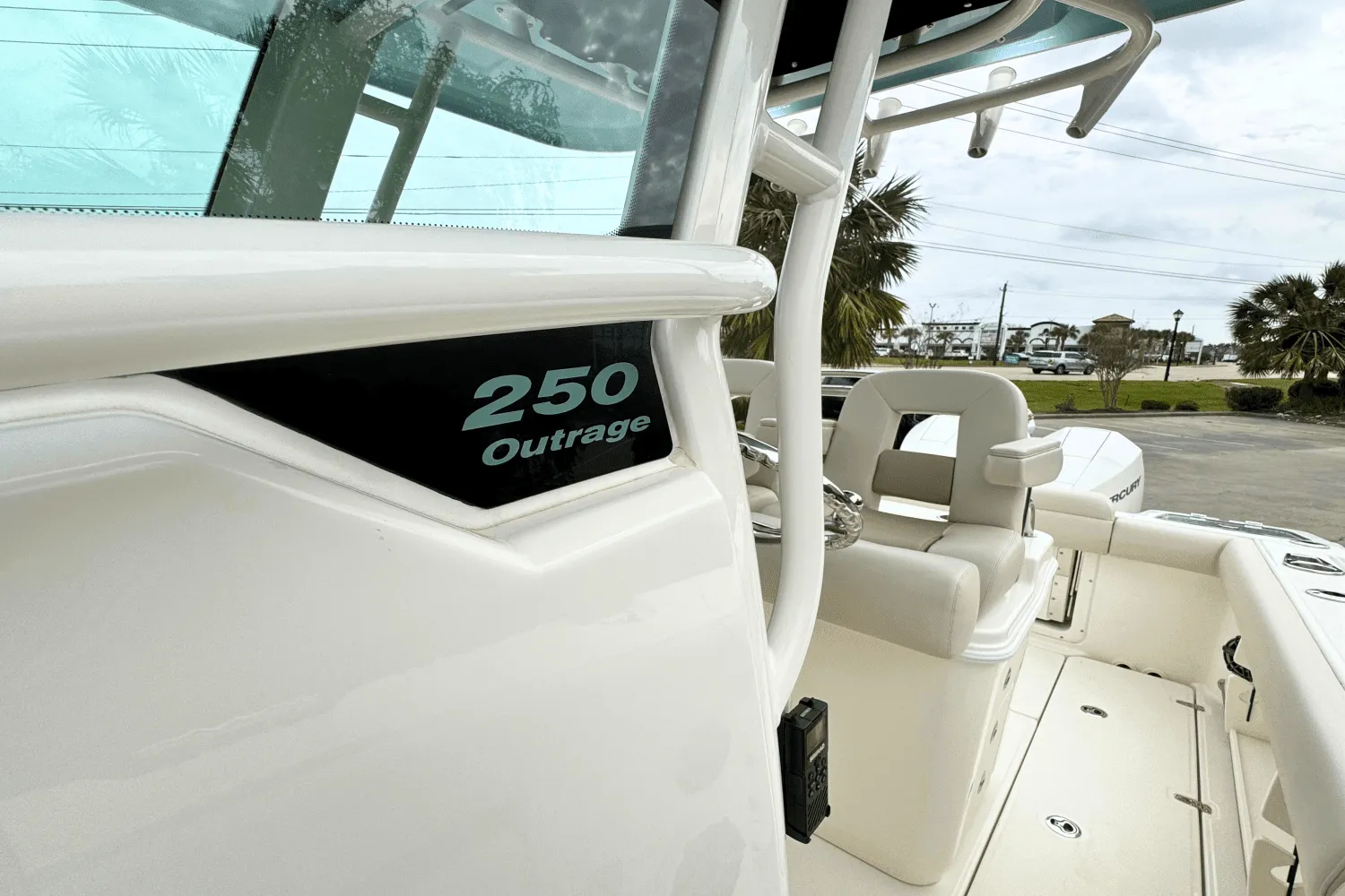 2025 Boston Whaler 250 Outrage Image Thumbnail #17