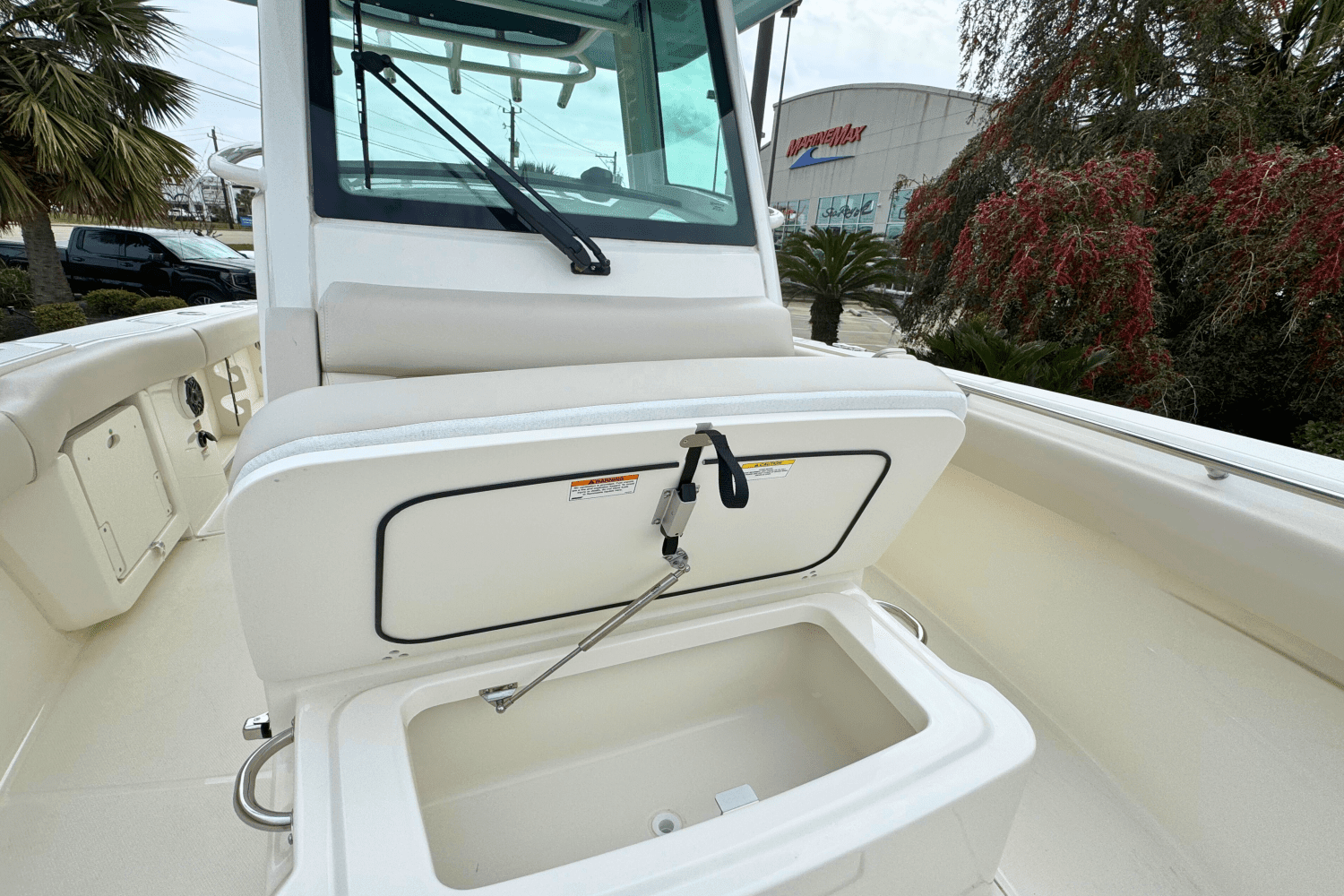 2025 Boston Whaler 250 Outrage Image Thumbnail #4