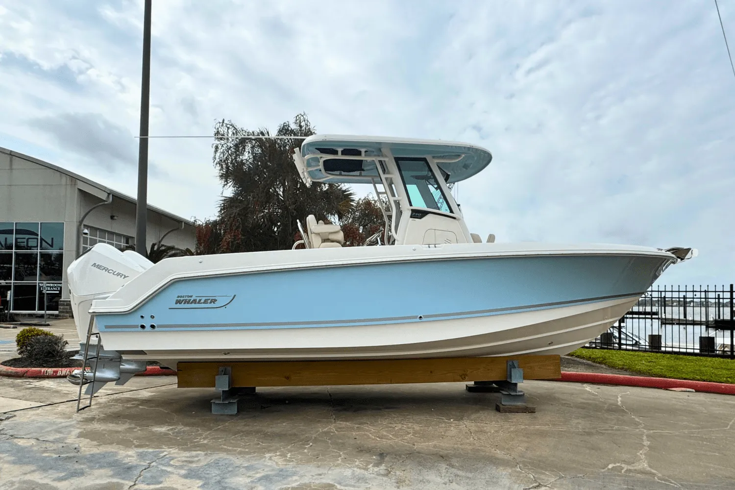 2025 Boston Whaler 250 Outrage Image Thumbnail #0