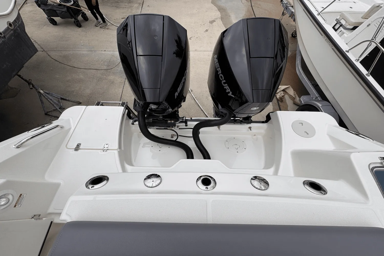2025 Boston Whaler 250 Outrage Image Thumbnail #4