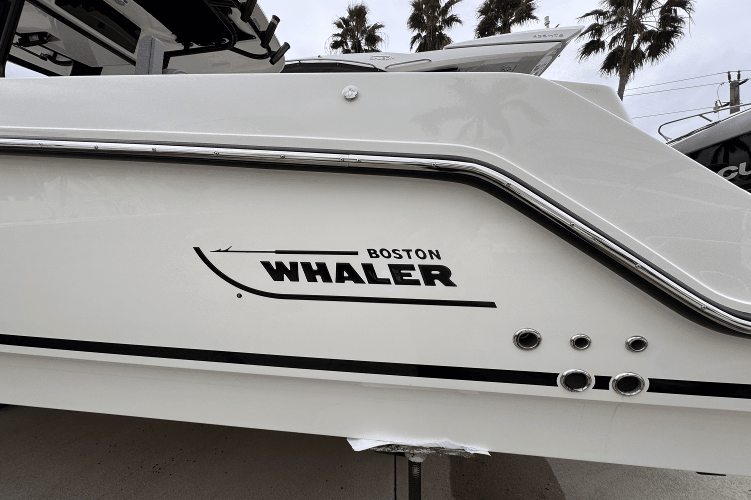 2025 Boston Whaler 250 Outrage Image Thumbnail #1