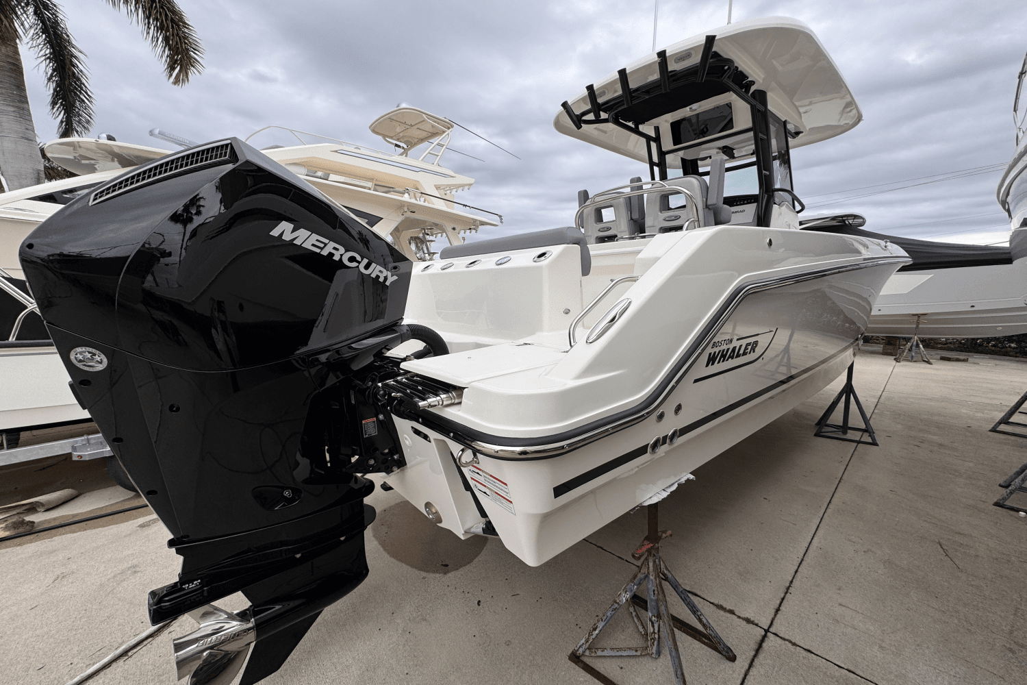 2025 Boston Whaler 250 Outrage Image Thumbnail #2