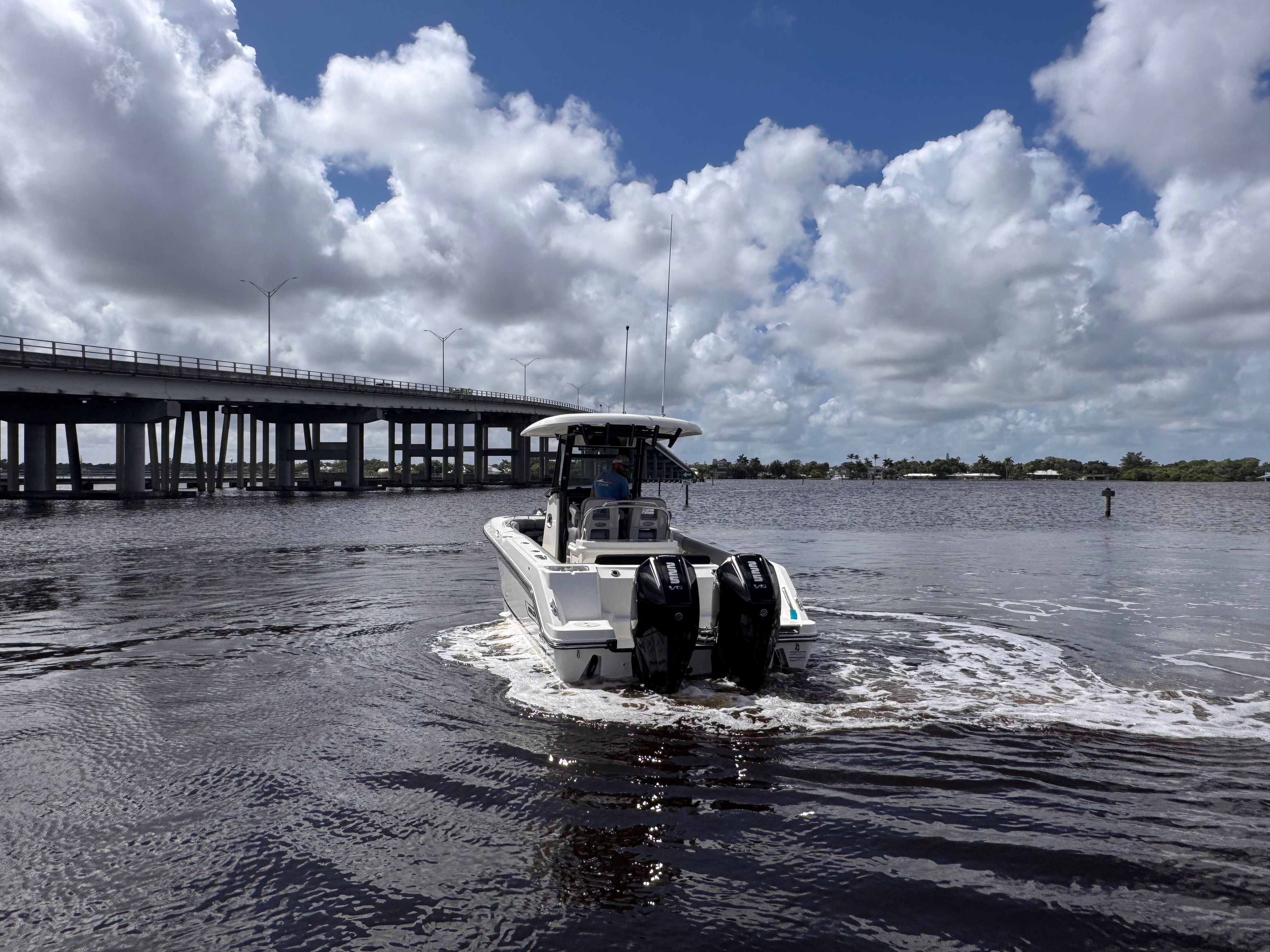 2025 Boston Whaler 250 Outrage Image Thumbnail #3