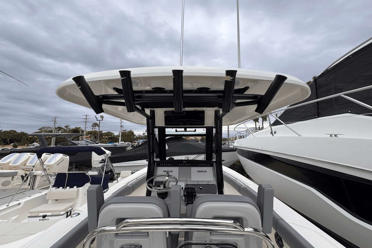 2025 Boston Whaler 250 Outrage Image Thumbnail #11