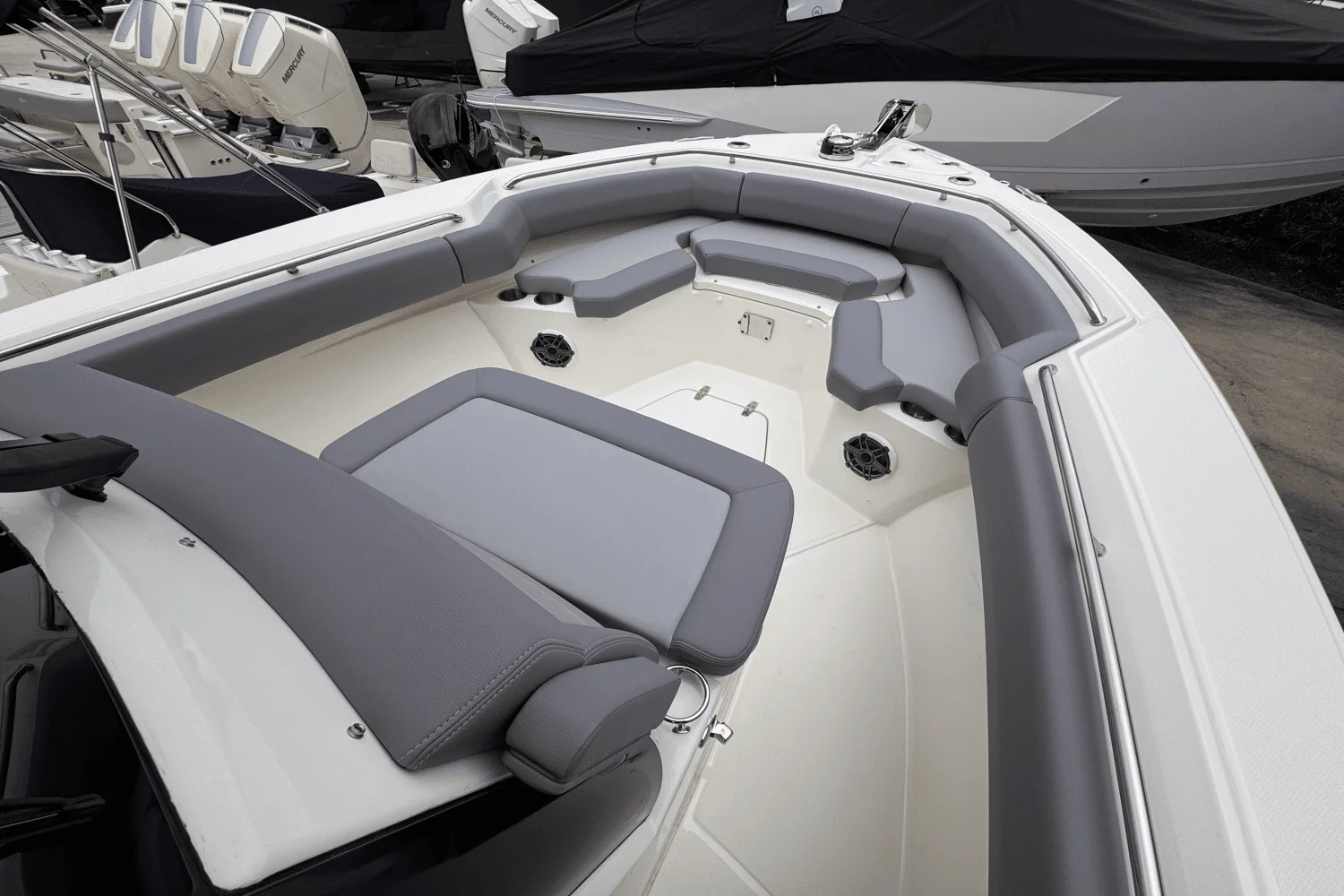 2025 Boston Whaler 250 Outrage Image Thumbnail #15