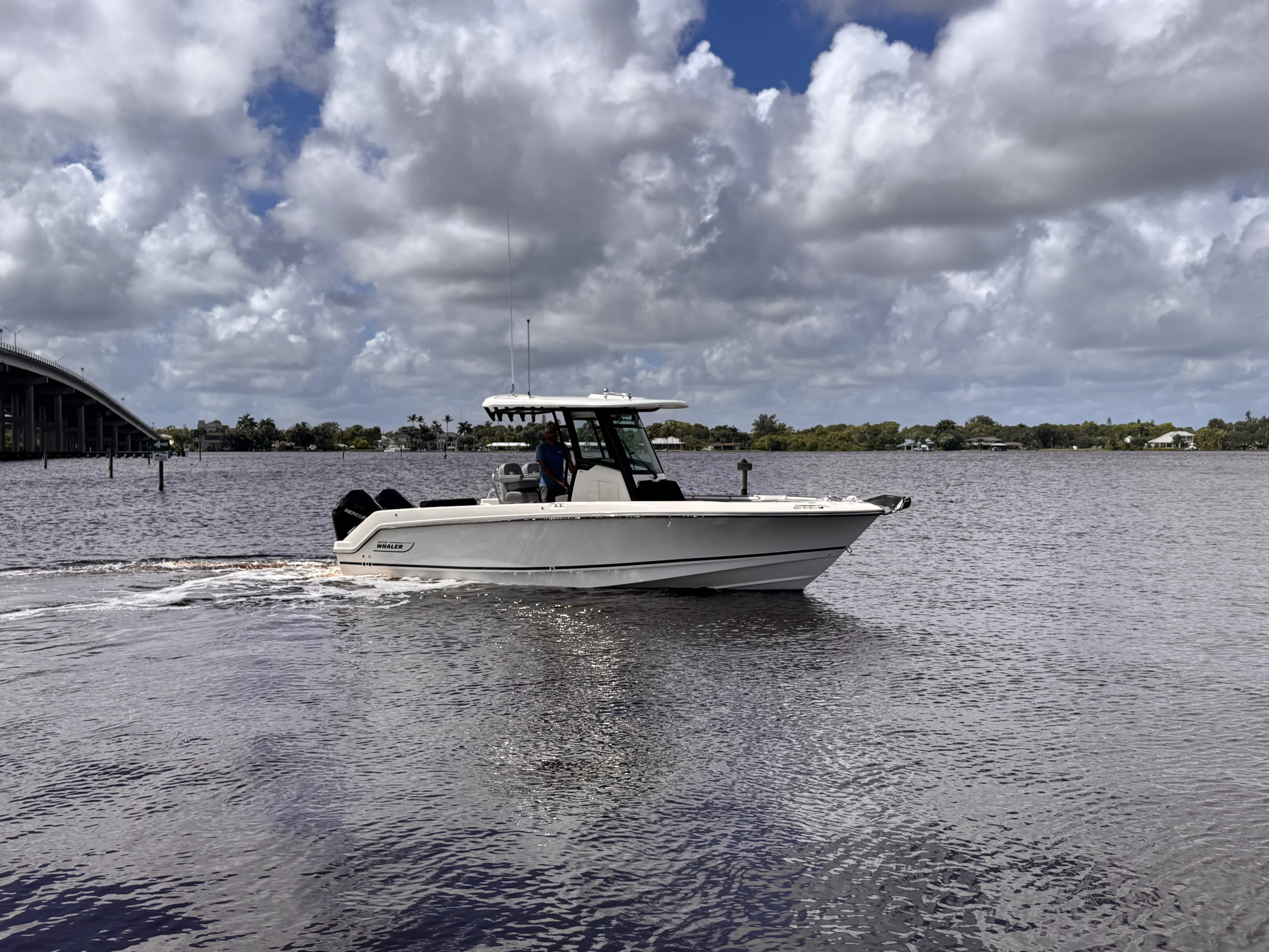 2025 Boston Whaler 250 Outrage Image Thumbnail #1