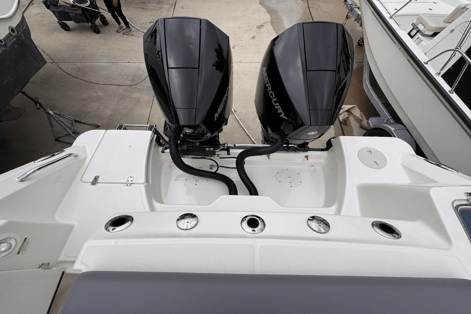 2025 Boston Whaler 250 Outrage Image Thumbnail #8