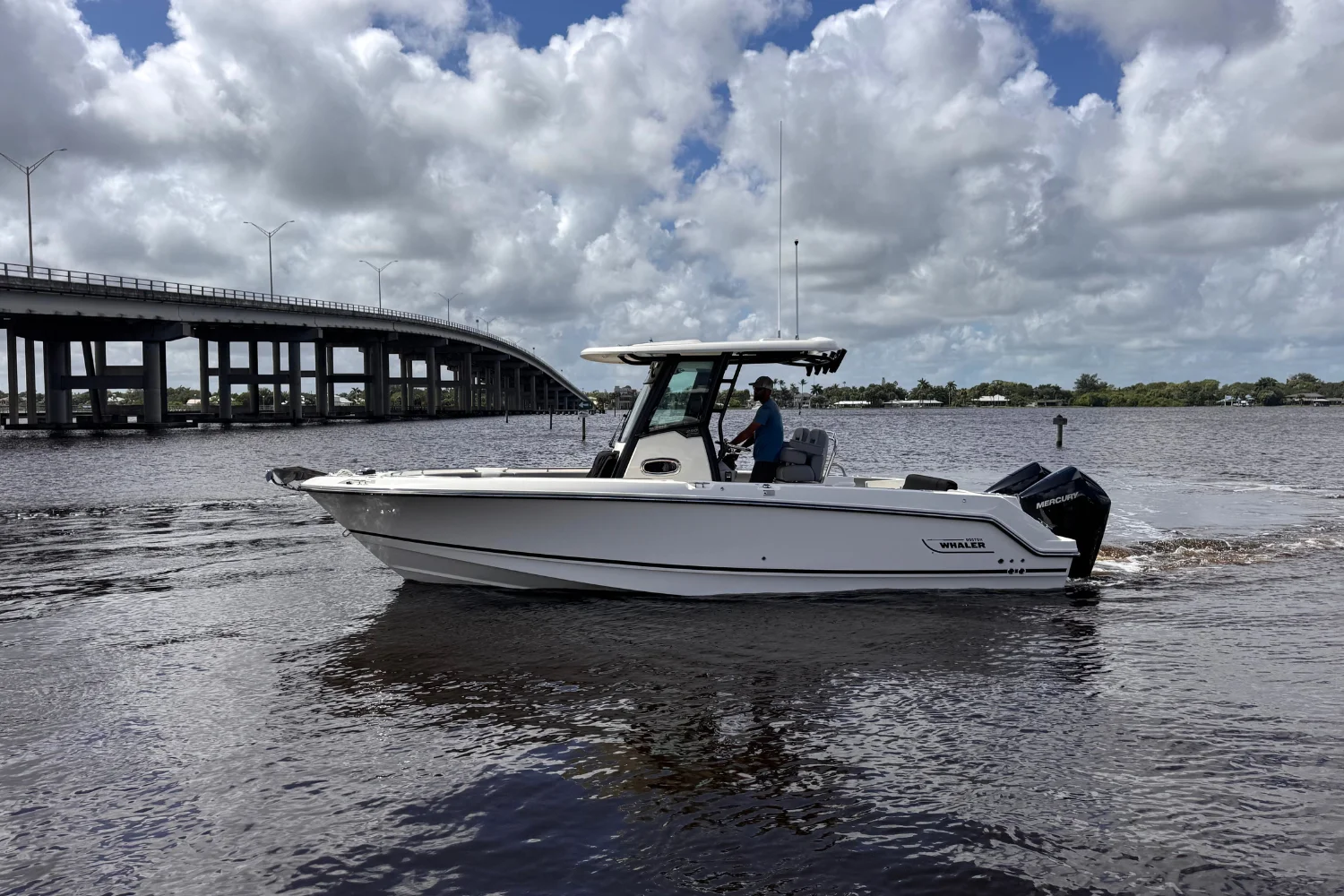 2025 Boston Whaler 250 Outrage Image Thumbnail #2