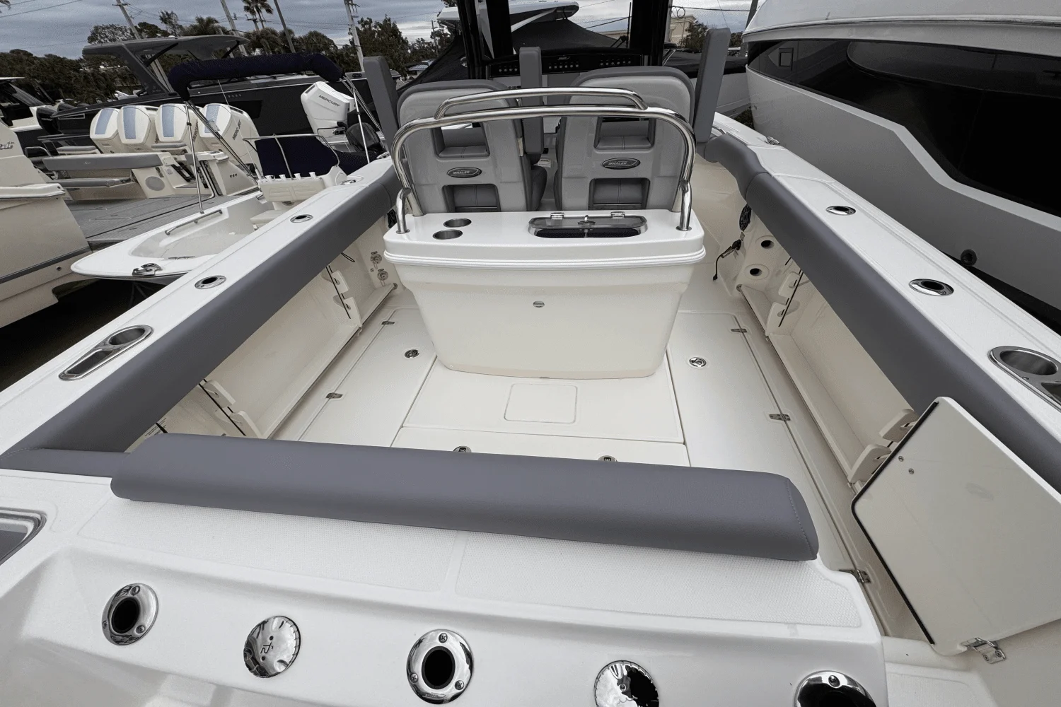 2025 Boston Whaler 250 Outrage Image Thumbnail #9